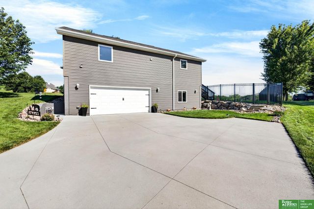 8419 Pawnee Lane, Plattsmouth, NE 68048