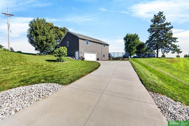 8419 Pawnee Lane, Plattsmouth, NE 68048