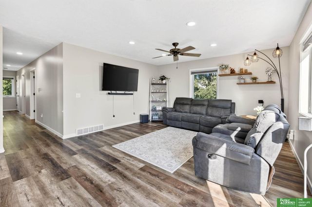 8419 Pawnee Lane, Plattsmouth, NE 68048