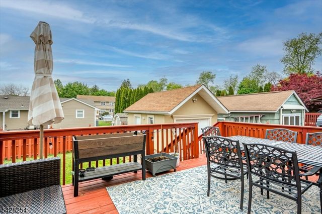 16 S 9Th Ave, Manville Boro, NJ 08835