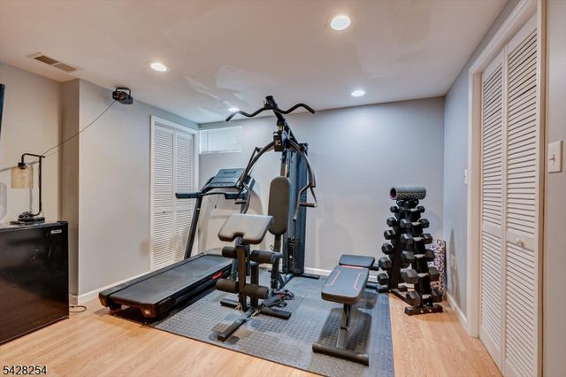 16 S 9Th Ave, Manville Boro, NJ 08835