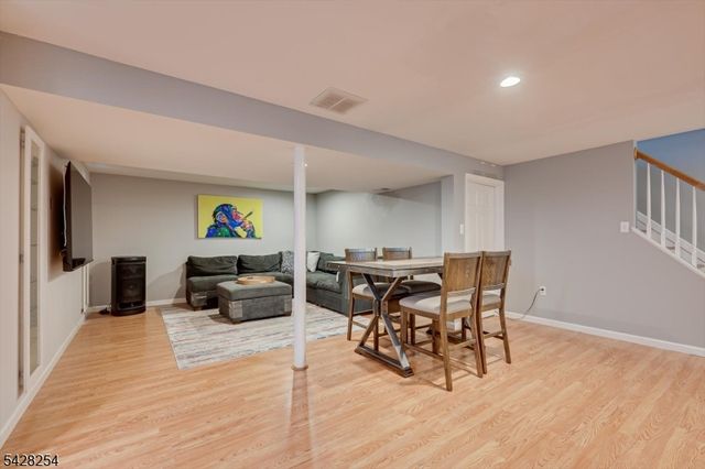 16 S 9Th Ave, Manville Boro, NJ 08835