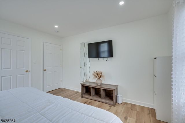 16 S 9Th Ave, Manville Boro, NJ 08835