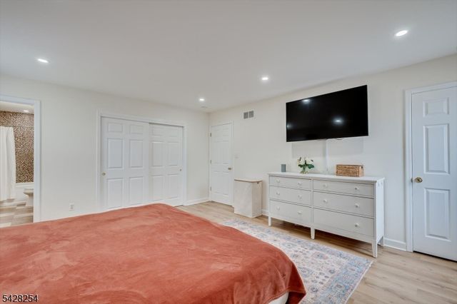 16 S 9Th Ave, Manville Boro, NJ 08835