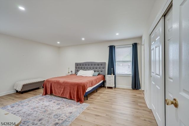 16 S 9Th Ave, Manville Boro, NJ 08835