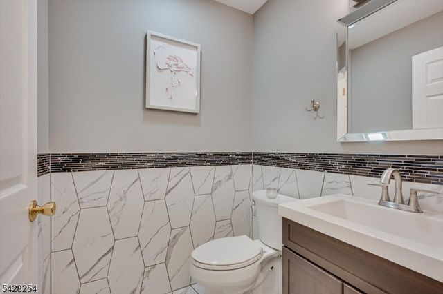 16 S 9Th Ave, Manville Boro, NJ 08835