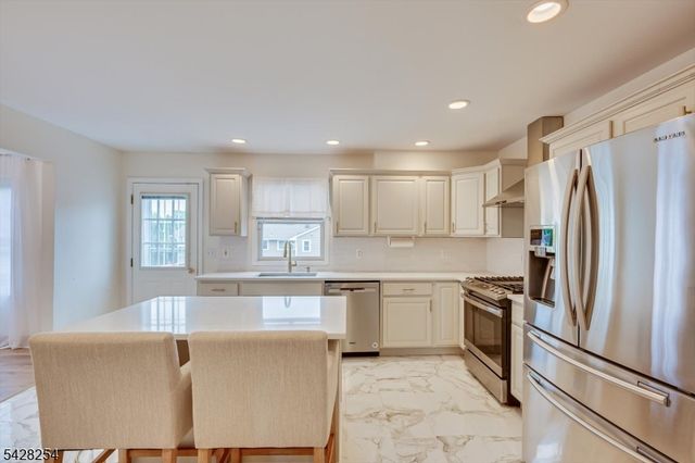 16 S 9Th Ave, Manville Boro, NJ 08835