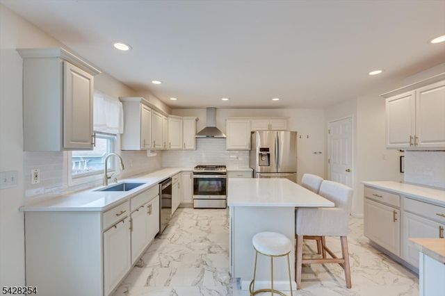 16 S 9Th Ave, Manville Boro, NJ 08835