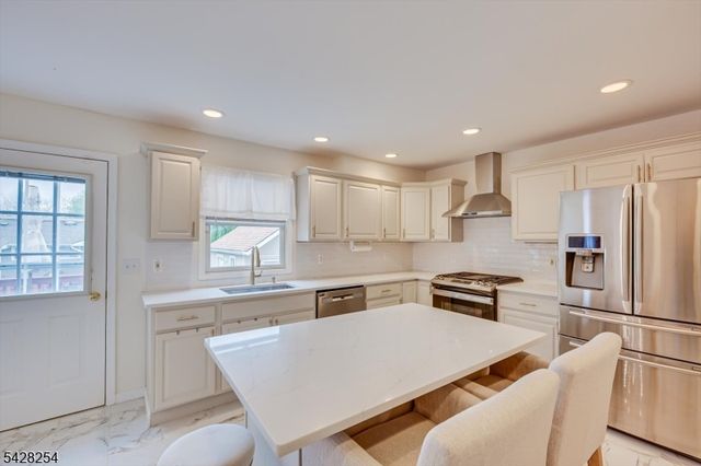 16 S 9Th Ave, Manville Boro, NJ 08835