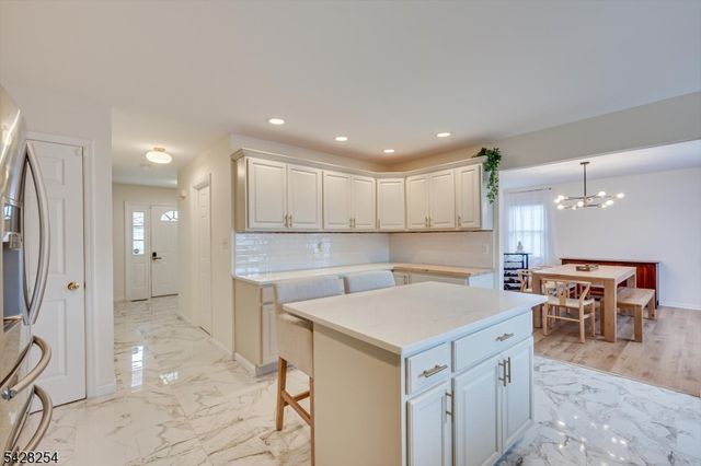 16 S 9Th Ave, Manville Boro, NJ 08835