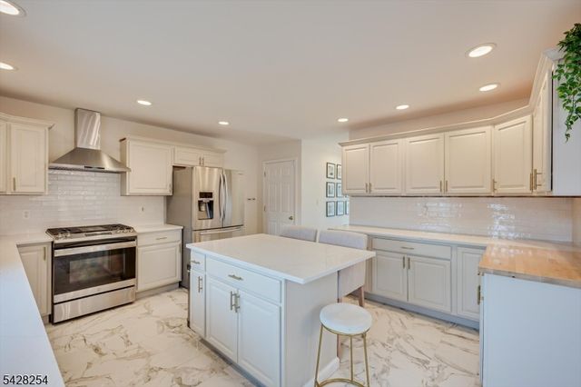 16 S 9Th Ave, Manville Boro, NJ 08835
