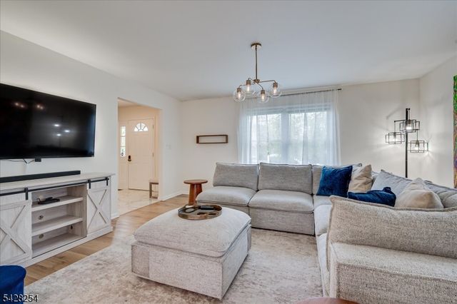 16 S 9Th Ave, Manville Boro, NJ 08835