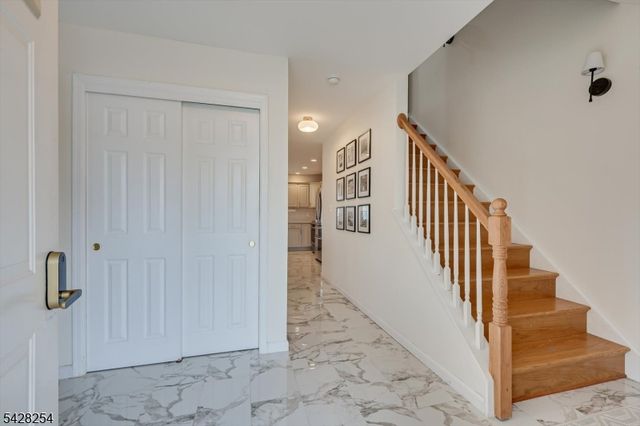 16 S 9Th Ave, Manville Boro, NJ 08835