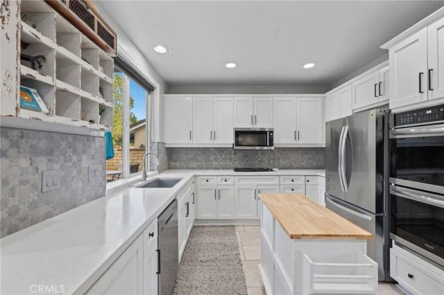 23717 Shadylane Place, Valencia, CA 91354