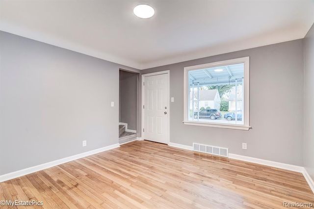 6151 Helen Street, Garden City, MI 48135