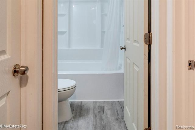 6151 Helen Street, Garden City, MI 48135