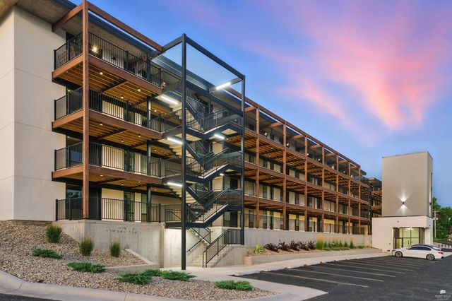 1700 N Manhattan Ave Apt 204, Manhattan, KS 66502