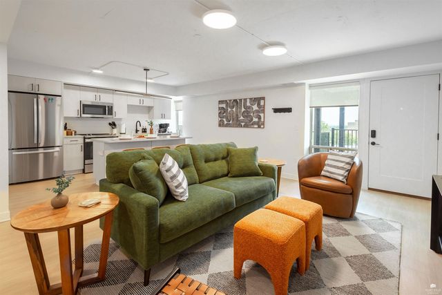 1700 N Manhattan Ave Apt 204, Manhattan, KS 66502