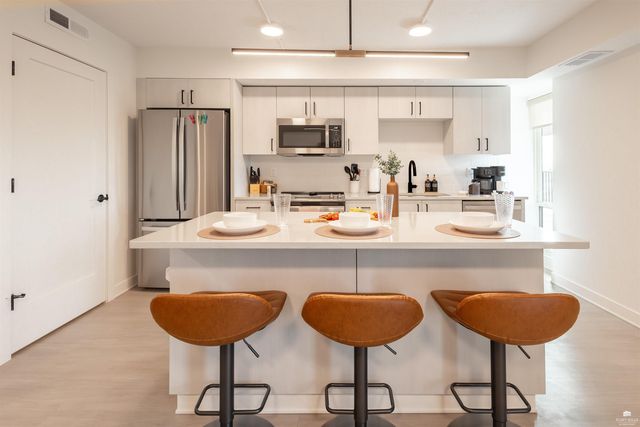 1700 N Manhattan Ave Apt 204, Manhattan, KS 66502