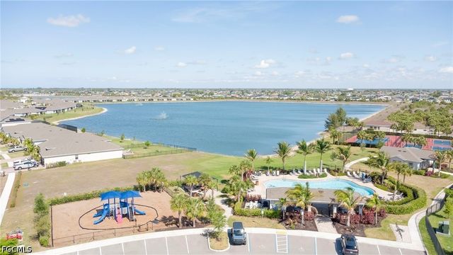 451 Spring Hill Lake LOOP, Cape Coral, FL 33993