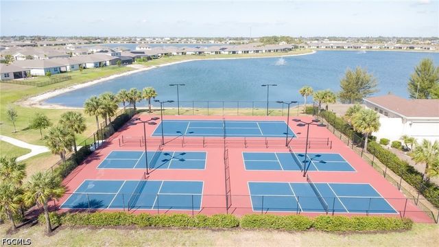 451 Spring Hill Lake LOOP, Cape Coral, FL 33993