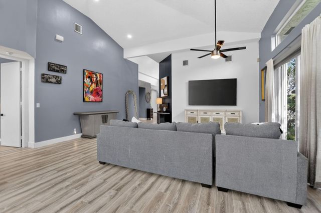 6584 Hampton Cir, Boca Raton, FL 33496