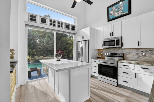 6584 Hampton Cir, Boca Raton, FL 33496