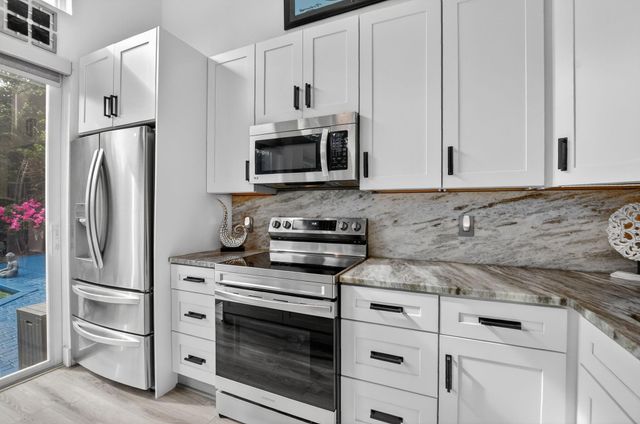 6584 Hampton Cir, Boca Raton, FL 33496