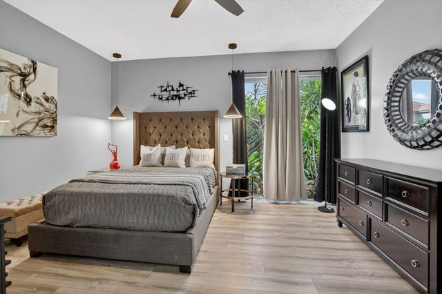 6584 Hampton Cir, Boca Raton, FL 33496