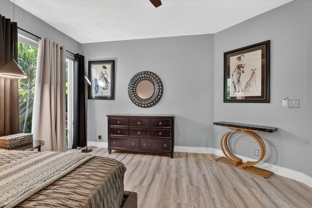 6584 Hampton Cir, Boca Raton, FL 33496