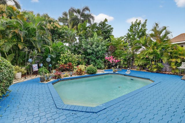 6584 Hampton Cir, Boca Raton, FL 33496