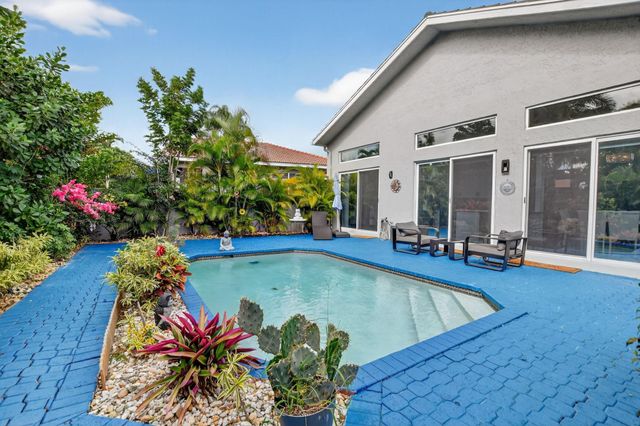 6584 Hampton Cir, Boca Raton, FL 33496