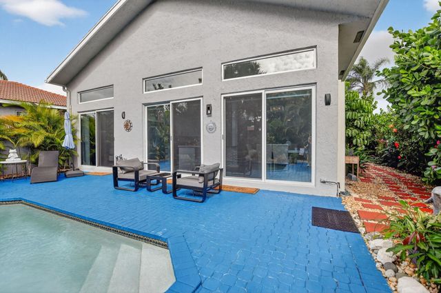 6584 Hampton Cir, Boca Raton, FL 33496