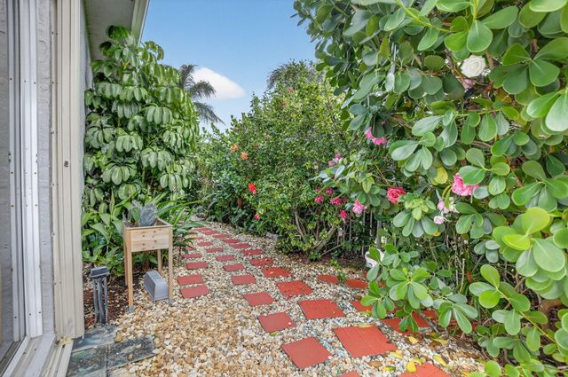 6584 Hampton Cir, Boca Raton, FL 33496