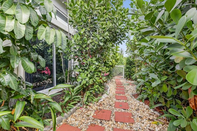 6584 Hampton Cir, Boca Raton, FL 33496