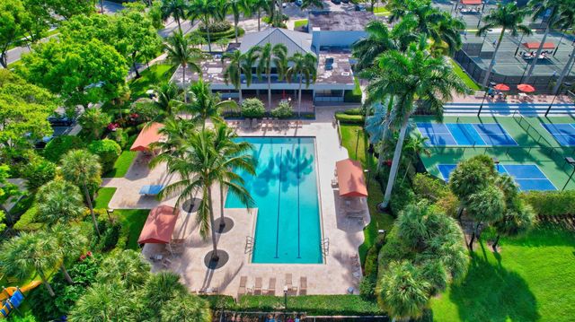 6584 Hampton Cir, Boca Raton, FL 33496