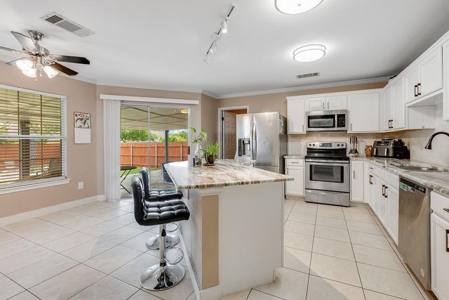 1221 Mason Bend DR, Pflugerville, TX 78660
