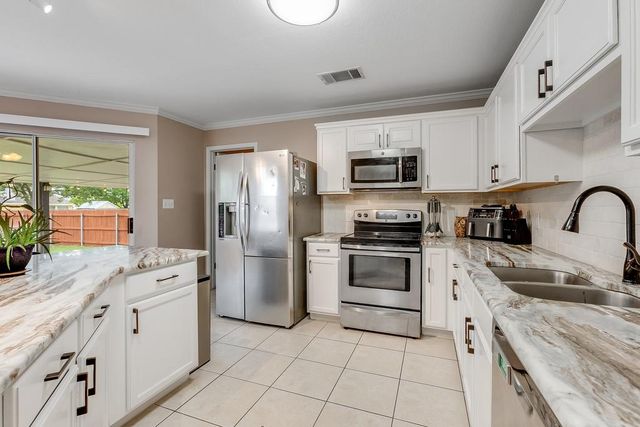 1221 Mason Bend DR, Pflugerville, TX 78660