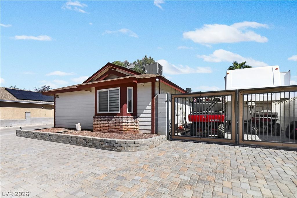5876 Tippin Drive, Las Vegas, NV 89130 — photo 4