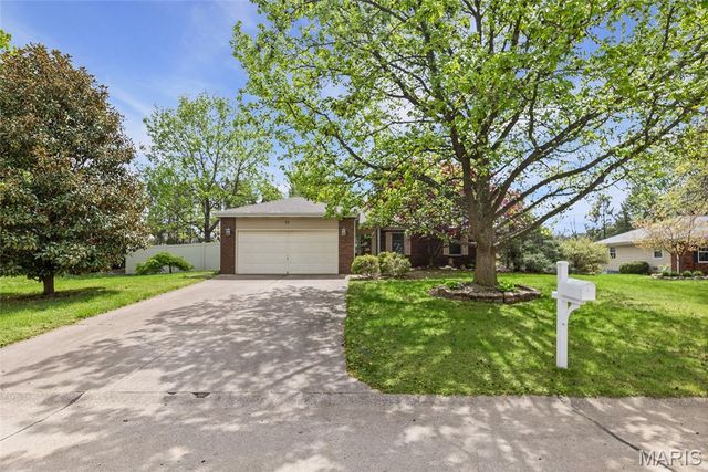 11 Cottonwood Glen Drive, Glen Carbon, IL 62034