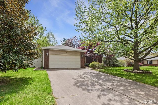 11 Cottonwood Glen Drive, Glen Carbon, IL 62034