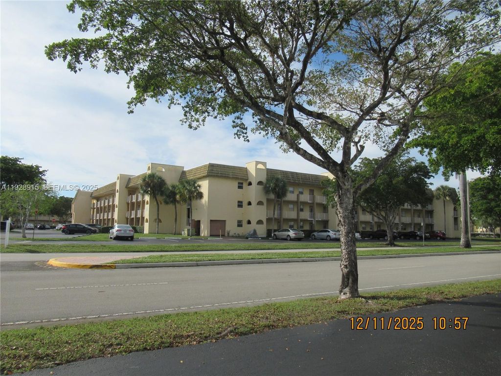 8285 Sunrise Lakes Blvd 208, Sunrise, FL 33322