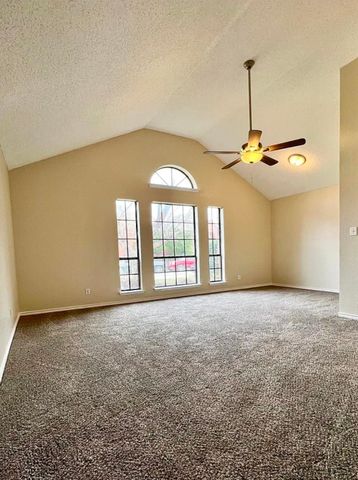 7017 Club Creek Drive, Fort Worth, TX 76137