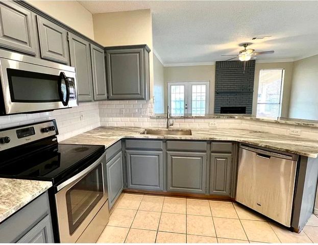 7017 Club Creek Drive, Fort Worth, TX 76137