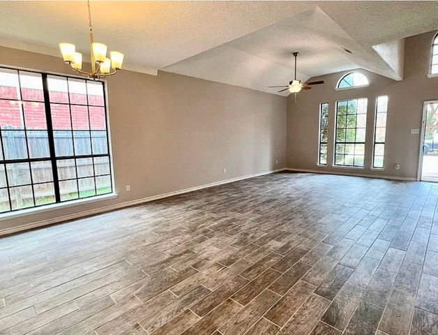 7017 Club Creek Drive, Fort Worth, TX 76137