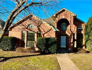 7017 Club Creek Drive, Fort Worth, TX 76137
