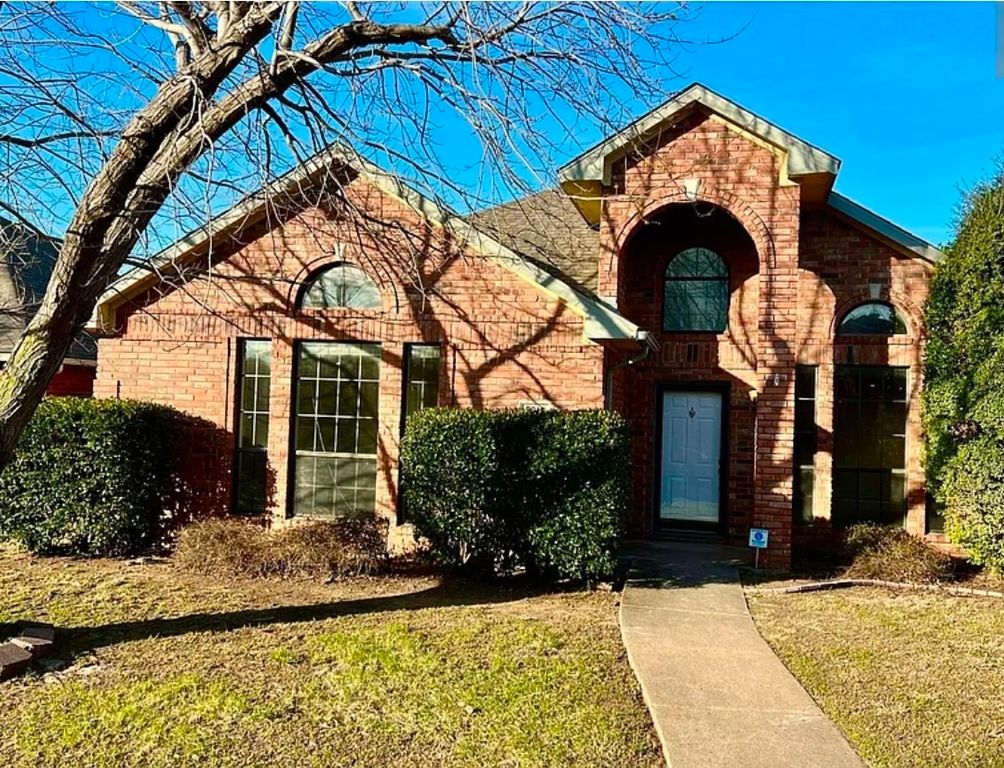 7017 Club Creek Drive, Fort Worth, TX 76137