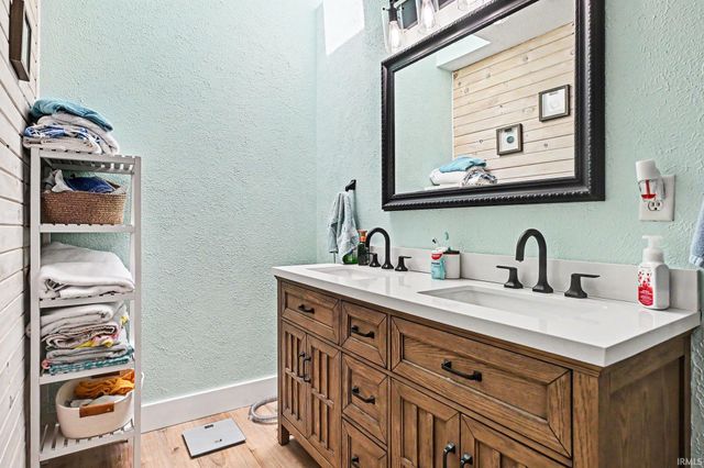 518 Sunset Lane, Middlebury, IN 46540