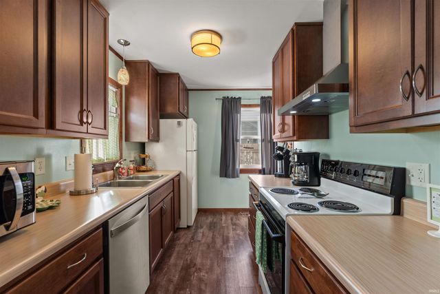 1937 E Donald Street, South Bend, IN 46613