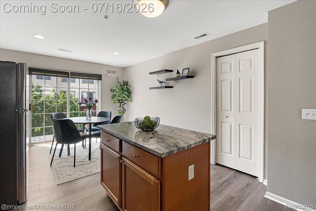 1422 Raliegh Place, Troy, MI 48084